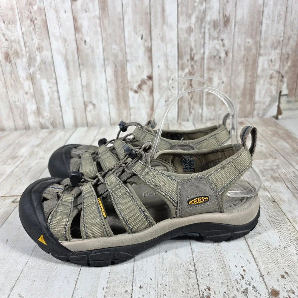 Keen Newport H2 Mens 8.5 Waterproof Hiking Sandals Olive Green Tan 110230-BROB